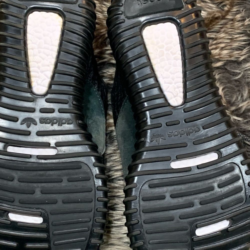 Adidas Yeezy 350 Boost Low Kanye West Triple Black Pirate Black AQ2659 BB5350 - Picture 10 of 11